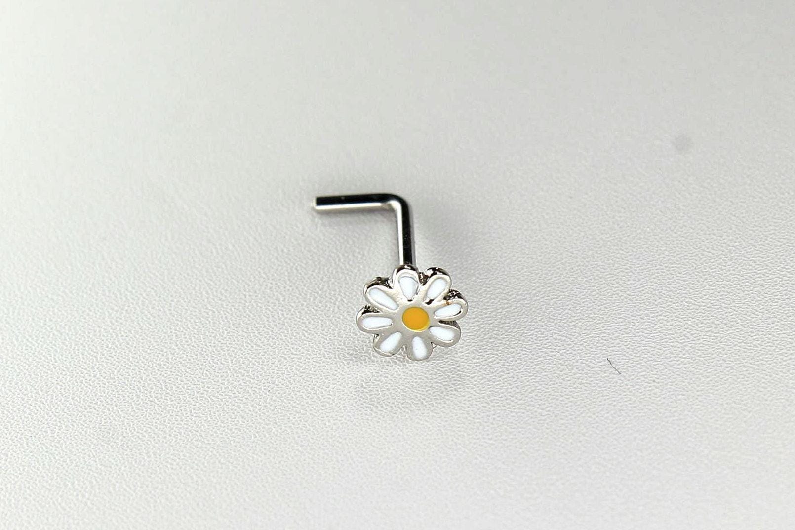 Dainty Daisy Nose Stud L Shape, 20G Nose Piercing Jewelry, Floral Nose Ring for Women, Cute Everyday Nose Stud, Hypoallergenic