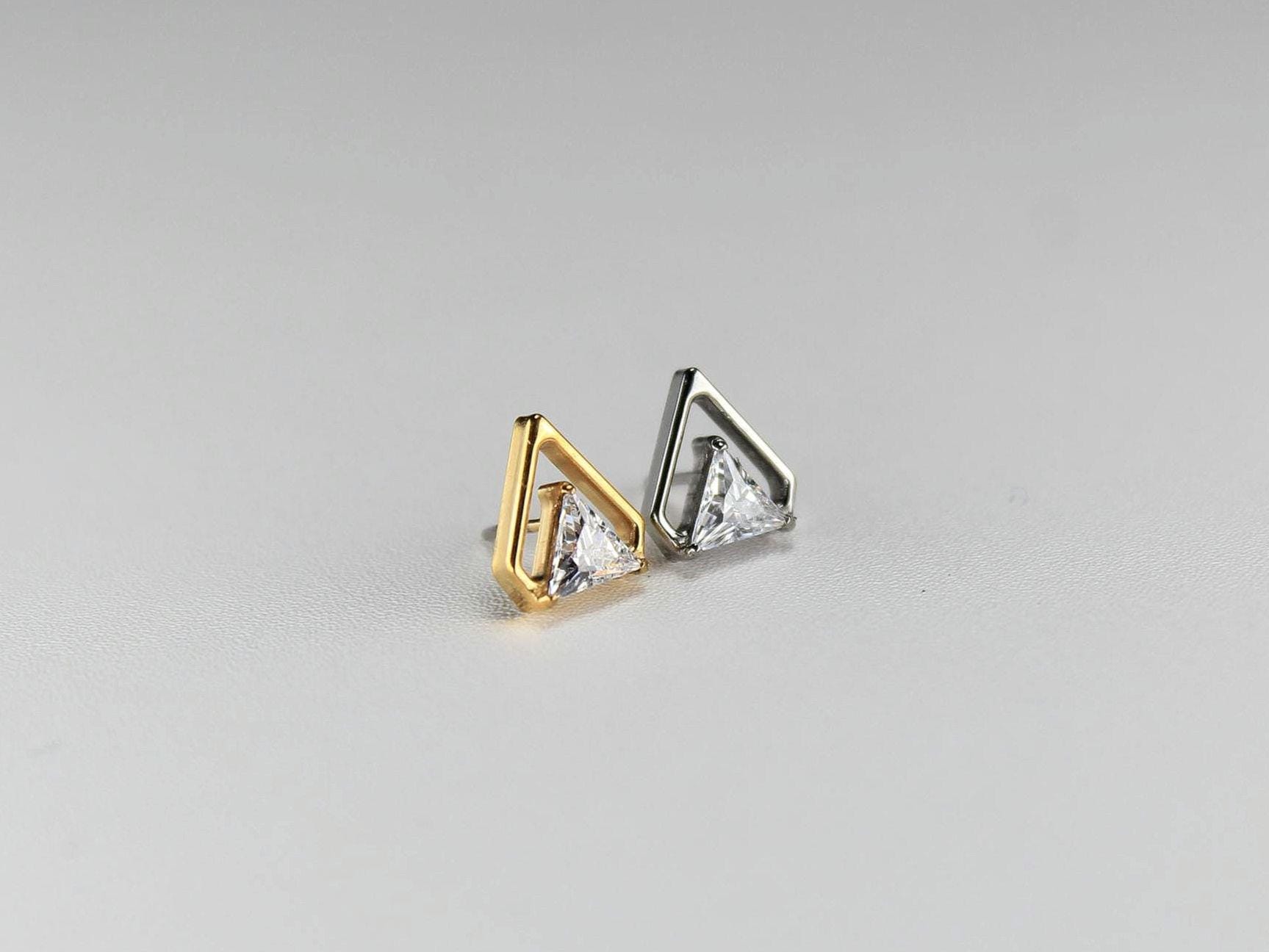 Titanium Threadless Flat Back Earring, Triangle Cz Top Dainty Push In Stud,Lobe,Helix,Cartilage,Daith Piercing Jewelry